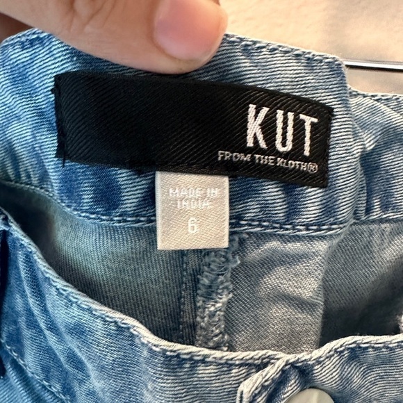 KUT from the Cloth Medium Wash Cotton Blend Wide leg Jeans. Size 6 NWT - Picture 13 of 13